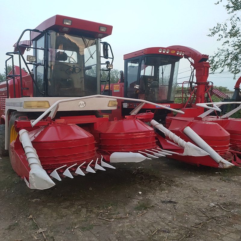 自走式青儲(chǔ)機(jī)